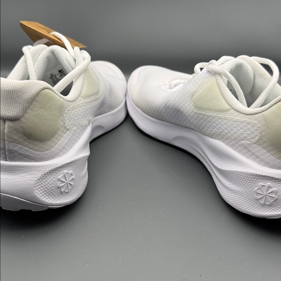 Nike Revolution 7 Running Shoe - Picture 4 of 5